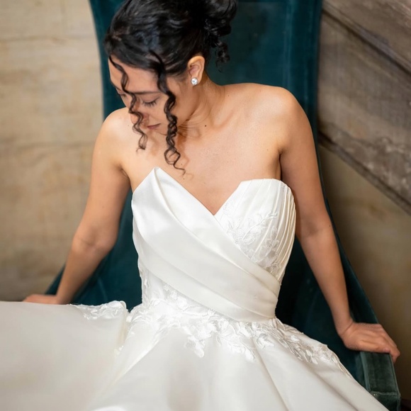 Luxury Crepe Solid Color with Lace Appilque big ball gown dress . - Picture 2 of 2